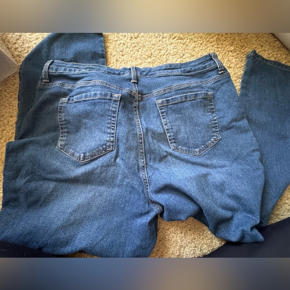 Gloria Vanderbilt Classic Blue Straight Leg Jeans - Picture 3 of 4